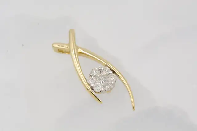 10K UNIQUE DIAMOND PENDANT