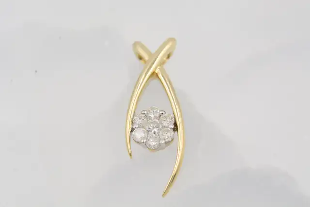 10K UNIQUE DIAMOND PENDANT - Photo 2