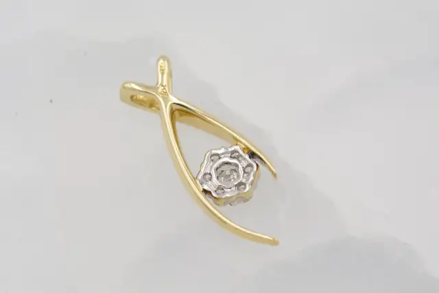 10K UNIQUE DIAMOND PENDANT - Photo 4