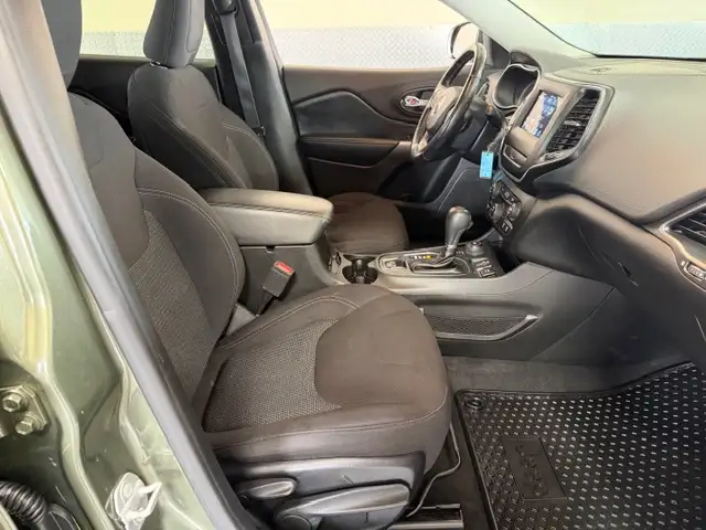 2019 Jeep Cherokee Sport / 4x4 / Low K / 0 Accident / 1 Owner - Photo 7