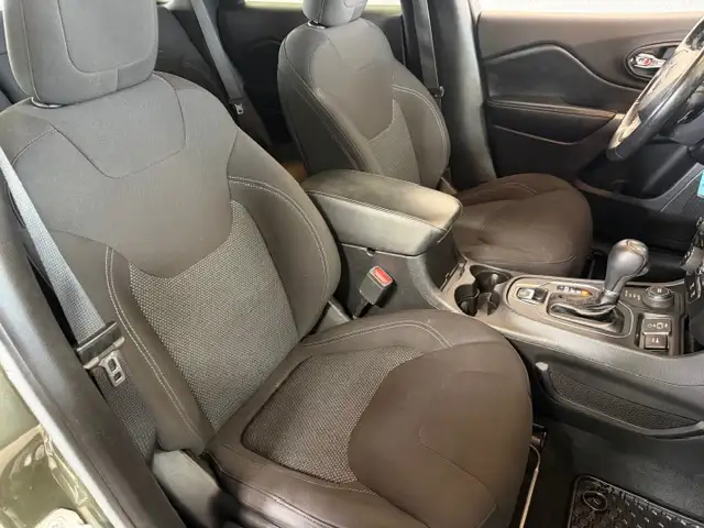 2019 Jeep Cherokee Sport / 4x4 / Low K / 0 Accident / 1 Owner - Photo 8