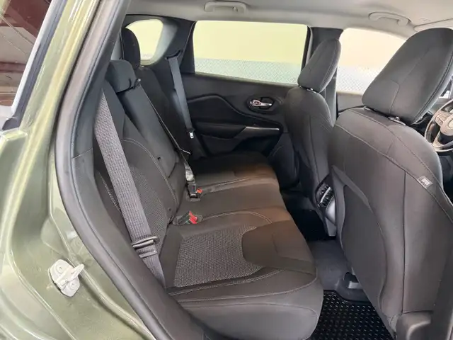 2019 Jeep Cherokee Sport / 4x4 / Low K / 0 Accident / 1 Owner - Photo 10