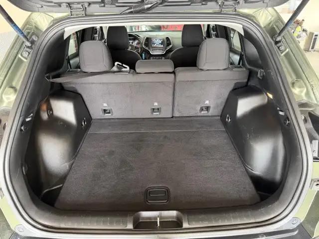 2019 Jeep Cherokee Sport / 4x4 / Low K / 0 Accident / 1 Owner - Photo 11