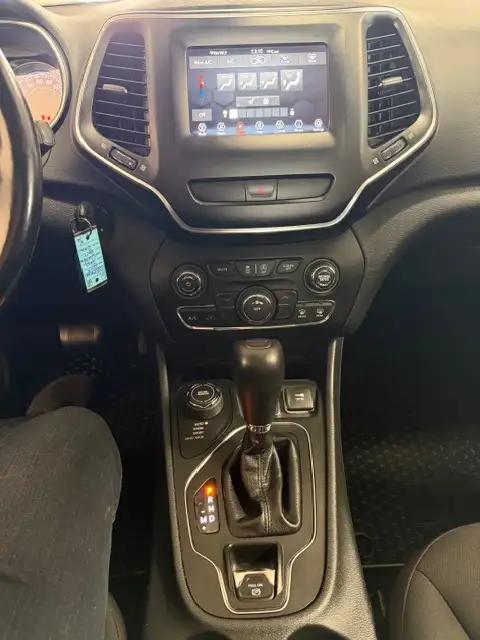 2019 Jeep Cherokee Sport / 4x4 / Low K / 0 Accident / 1 Owner - Photo 12