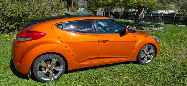 2012 Hyundai Veloster 6 speed Manual w/Tech & Style package - Photo 2