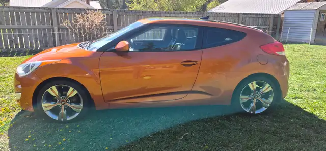 2012 Hyundai Veloster 6 speed Manual w/Tech & Style package - Photo 3