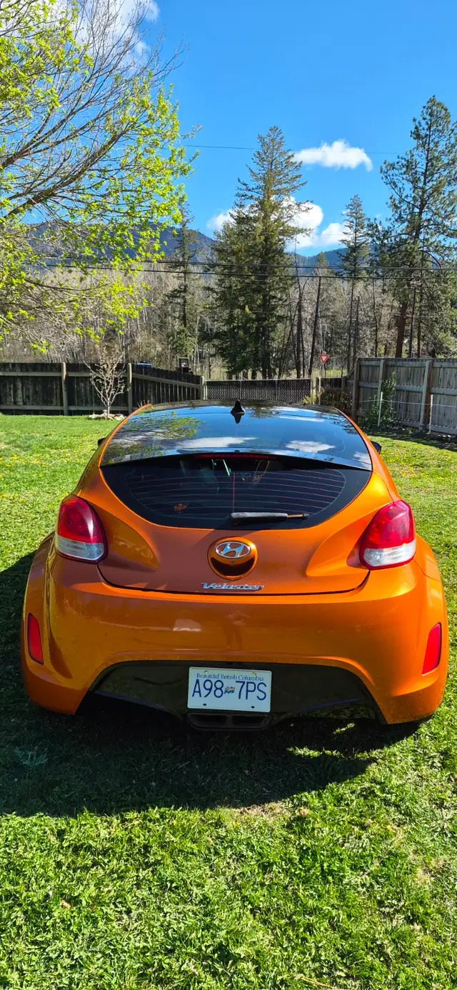 2012 Hyundai Veloster 6 speed Manual w/Tech & Style package - Photo 4