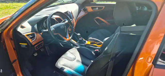 2012 Hyundai Veloster 6 speed Manual w/Tech & Style package - Photo 5