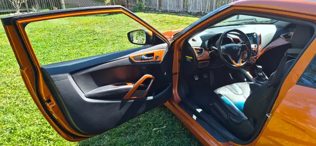 2012 Hyundai Veloster 6 speed Manual w/Tech & Style package - Photo 6