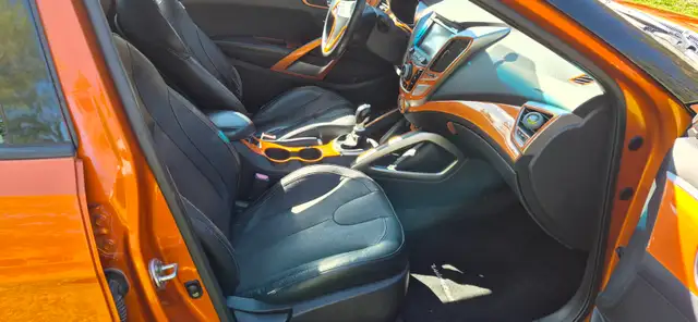 2012 Hyundai Veloster 6 speed Manual w/Tech & Style package - Photo 7