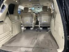 2010 Chrysler & town Counry  Limited - Photo 9