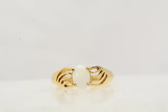 10K WHITE CABOCHON RING