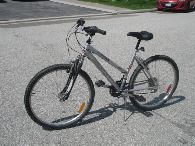 READY TO SELL FEMALES 26' RALEIGH SUMMIT 18 SPD WITH SUSPENSION! - Photo 2