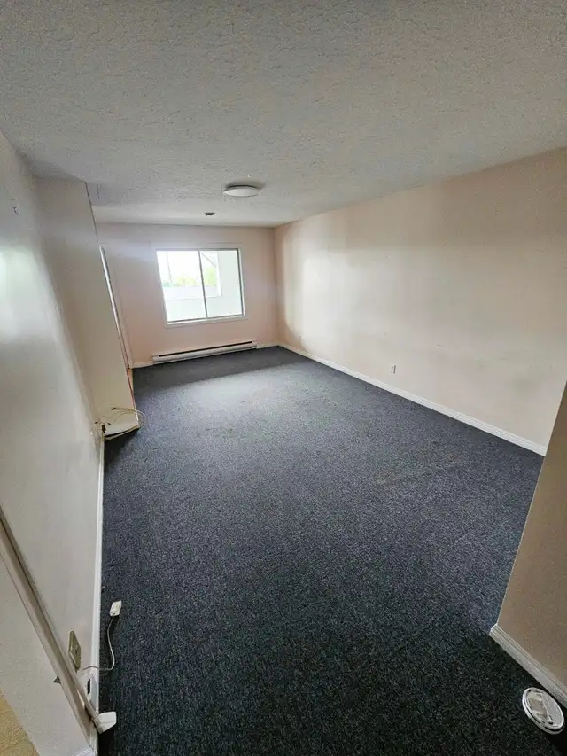 48 Royal Rd, unit 14, 2bedroom very big apt(1bath1kt  3F) North - Photo 3