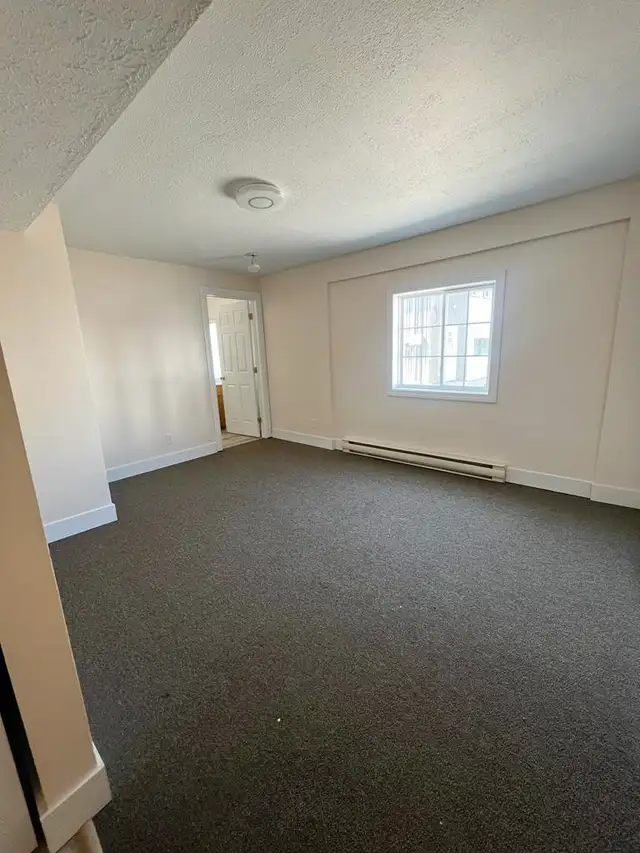 48 Royal Rd, unit 14, 2bedroom very big apt(1bath1kt  3F) North - Photo 4