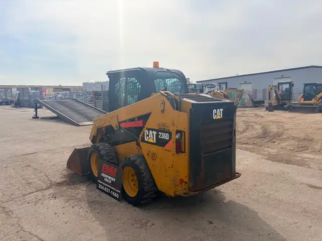2015 CATERPILLAR 236D SKID STEER LOADER-BOBCAT, KUBOTA ETC - Photo 2