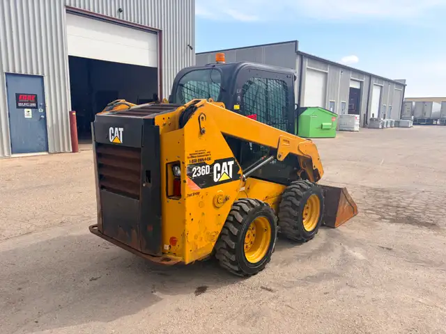 2015 CATERPILLAR 236D SKID STEER LOADER-BOBCAT, KUBOTA ETC - Photo 3