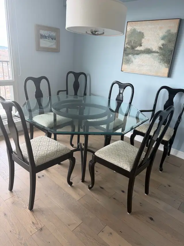 Dining room table 6 chairs