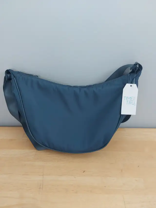 NEW PURSES, EACH $5!! - Photo 2