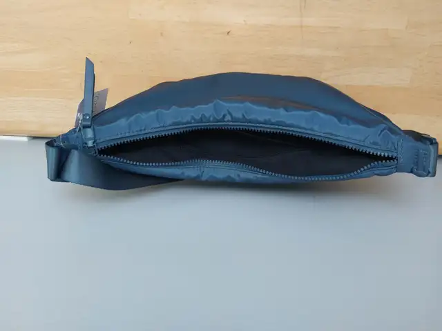 NEW PURSES, EACH $5!! - Photo 3