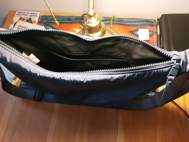 NEW PURSES, EACH $5!! - Photo 5