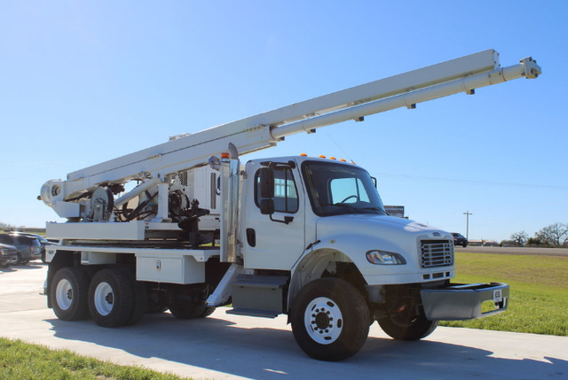 2019 Freightliner M2 Altec HD35A-30 Digger Derrick - Photo 4
