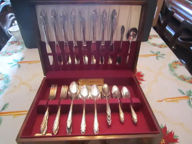 #12-49K  EVENING STAR silverware set for 8 - Photo 2