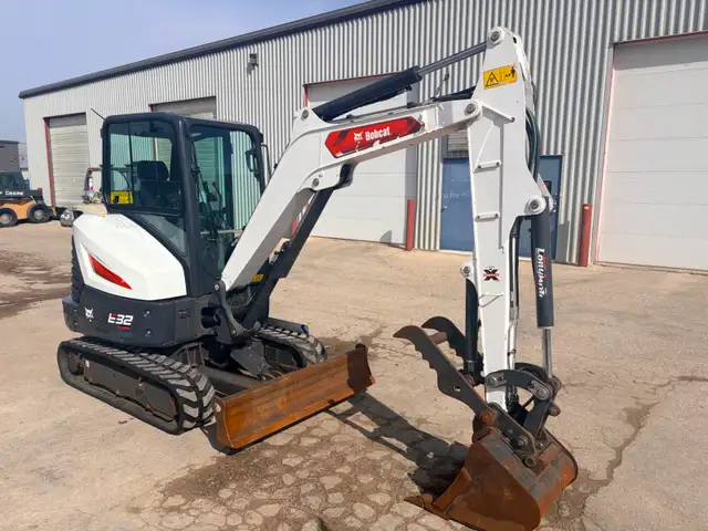2022 BOBCAT E32 EXCAVATOR-KUBOTA, JOHN DEERE ETC - Photo 3
