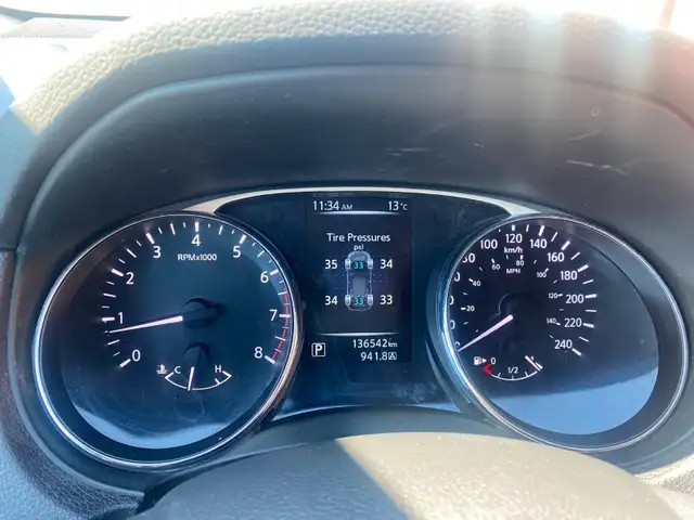 2015 Nissan Rogue AWD excellent condition - Photo 2