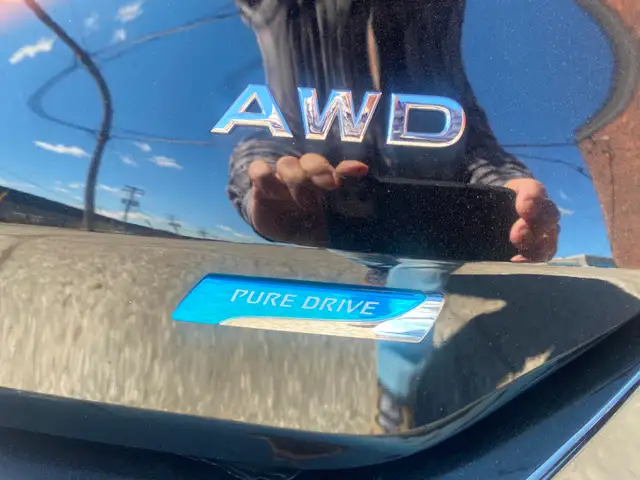 2015 Nissan Rogue AWD excellent condition - Photo 6