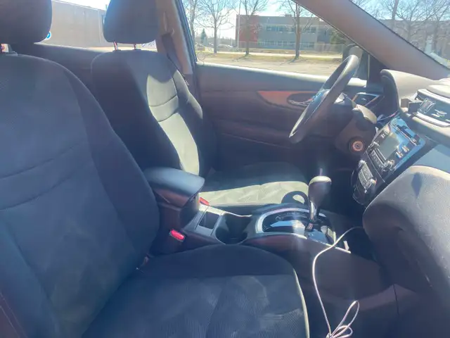 2015 Nissan Rogue AWD excellent condition - Photo 10