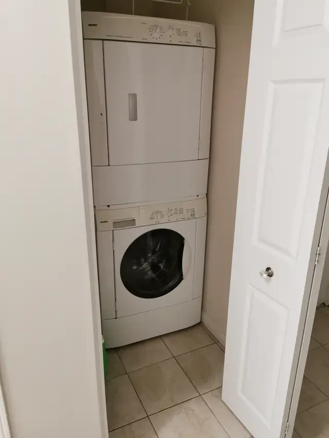 Beautiful one room in three room unit - Photo 9