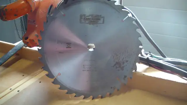 DEWALT 14' RADIAL ARM SAW - Photo 3