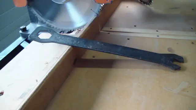 DEWALT 14' RADIAL ARM SAW - Photo 4