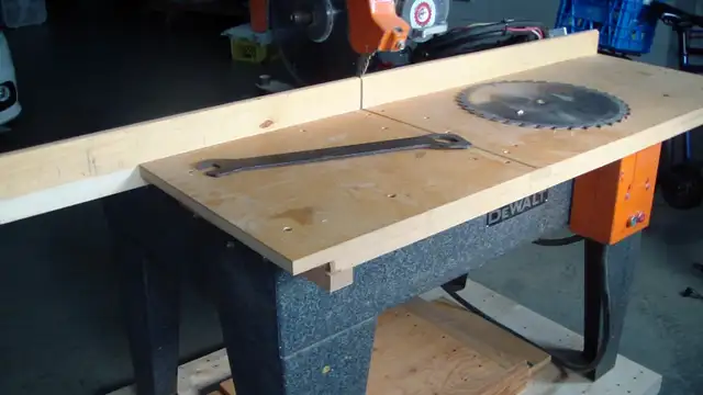 DEWALT 14' RADIAL ARM SAW - Photo 8