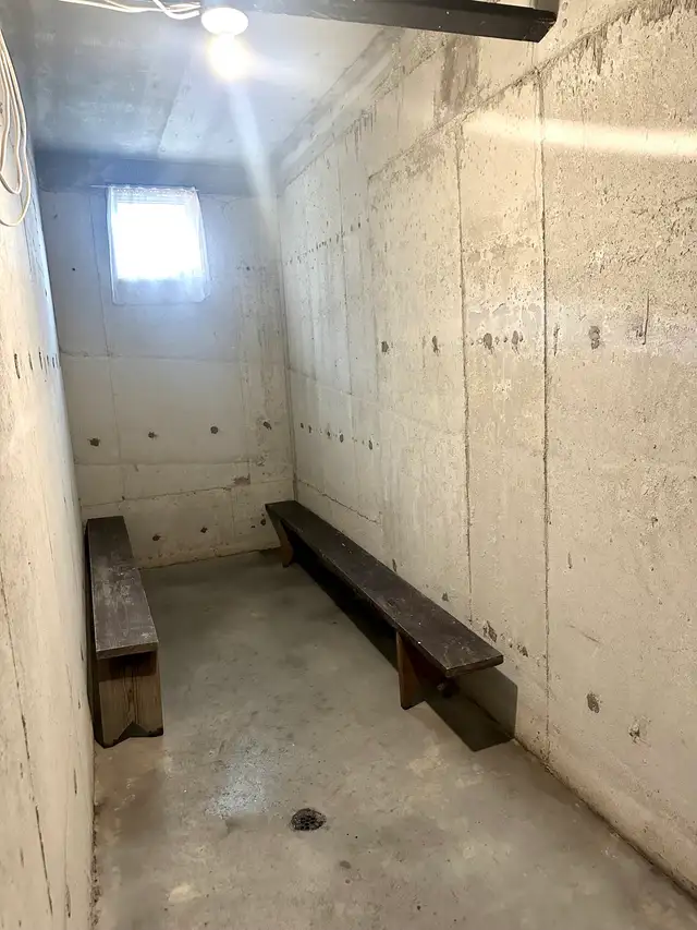 Large 2 Bedroom Bsmt – $2000 Utils & Parking – Dufferin/Eg - Photo 9