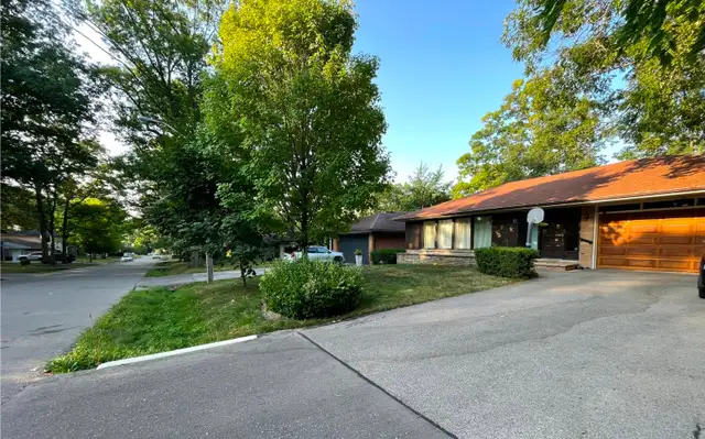Renovated Large 1 Bedroom Basement Apartment Separate Entrance - Photo 6