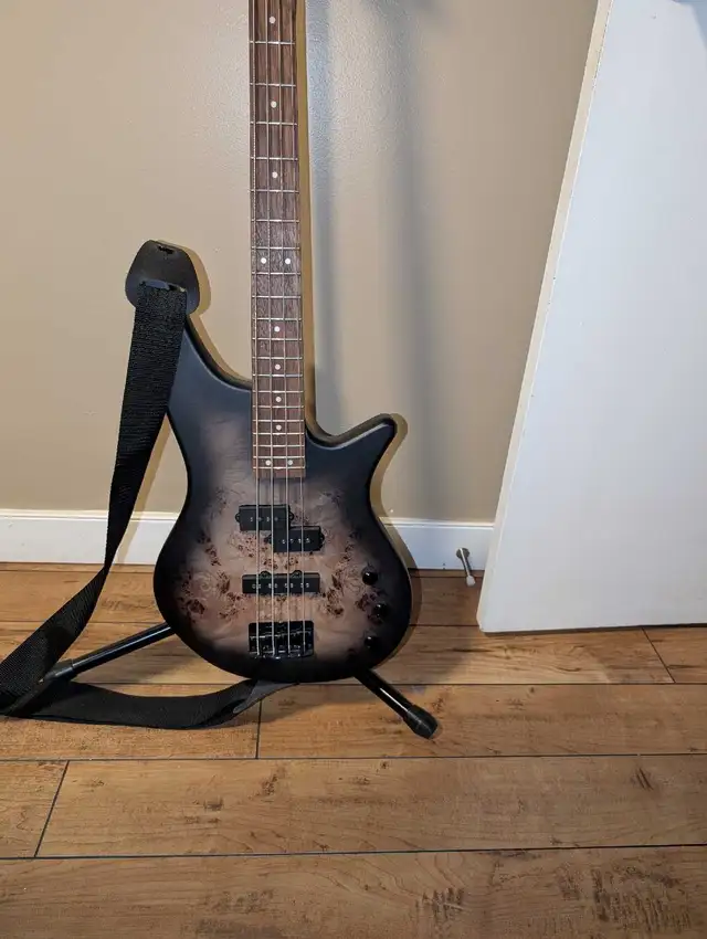 Jackson js2p spectra 4 string with soft case - Photo 2