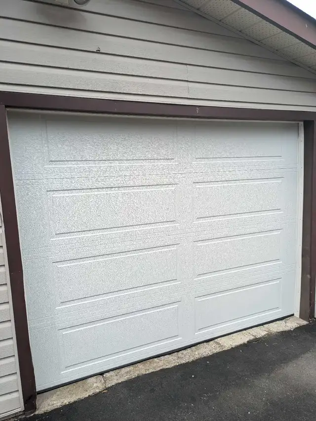 Door guy Dylan - Photo 3