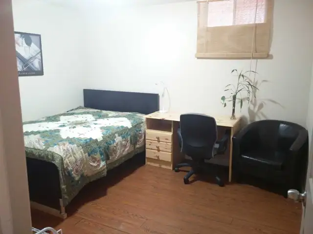 Furnished Bsmt bachelo/Separate entrance/Utilities included - Photo 2