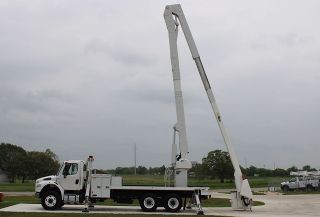 2018 Freightliner M2 Altec A77T Bucket Truck - Photo 2