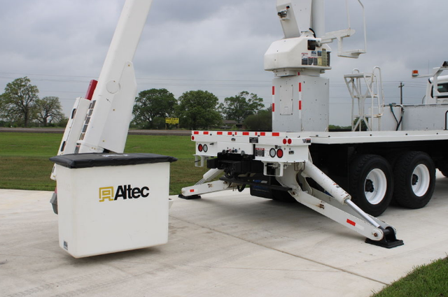 2018 Freightliner M2 Altec A77T Bucket Truck - Photo 3