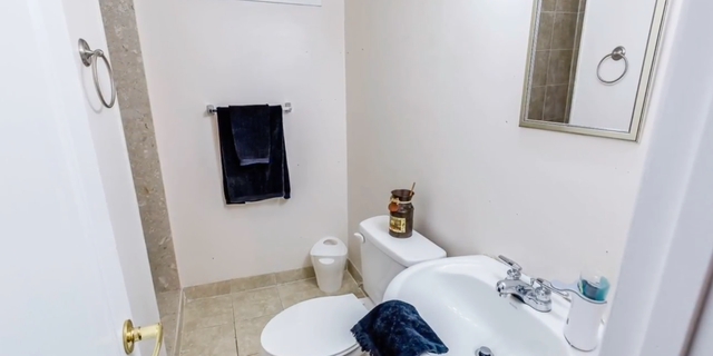 Studio basement apt with laundry in Brampton Bramalea - Photo 6