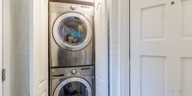 Studio basement apt with laundry in Brampton Bramalea - Photo 7