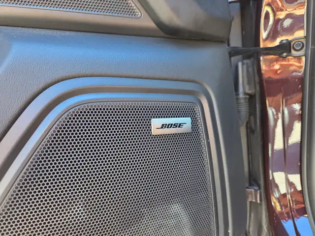 2023 Porsche Macan - CLEAN CARFAX, RARE COLOR, BEAUTIFUL SPEC