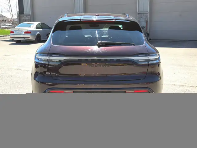 2023 Porsche Macan - CLEAN CARFAX, RARE COLOR, BEAUTIFUL SPEC - Photo 7
