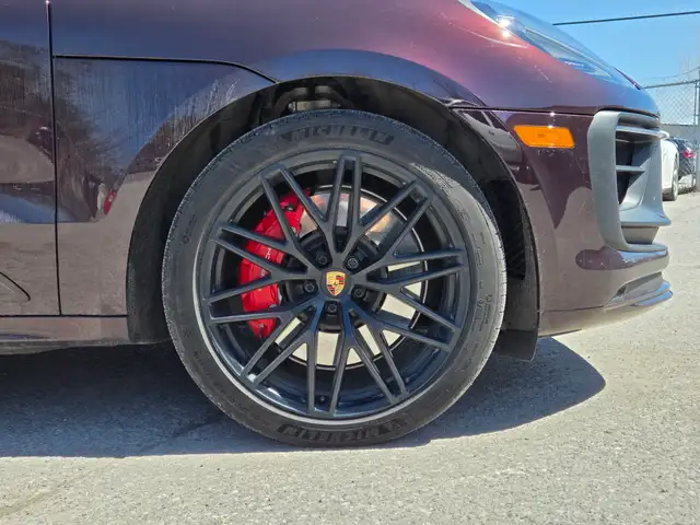 2023 Porsche Macan - CLEAN CARFAX, RARE COLOR, BEAUTIFUL SPEC - Photo 9