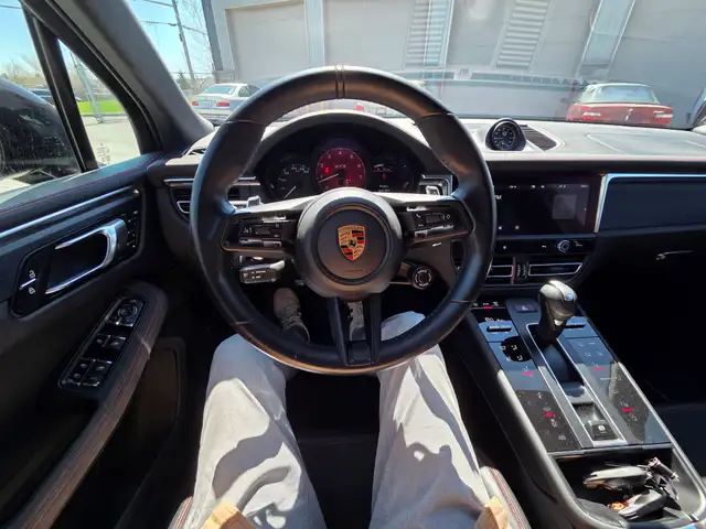 2023 Porsche Macan - CLEAN CARFAX, RARE COLOR, BEAUTIFUL SPEC - Photo 11
