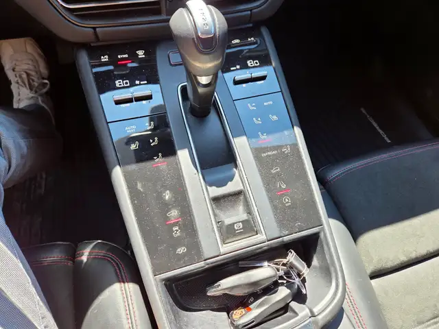 2023 Porsche Macan - CLEAN CARFAX, RARE COLOR, BEAUTIFUL SPEC - Photo 13