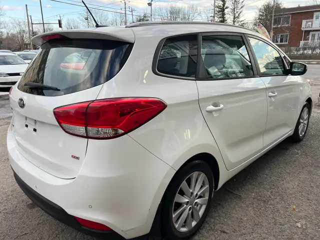 2016 Kia Rondo - Photo 8